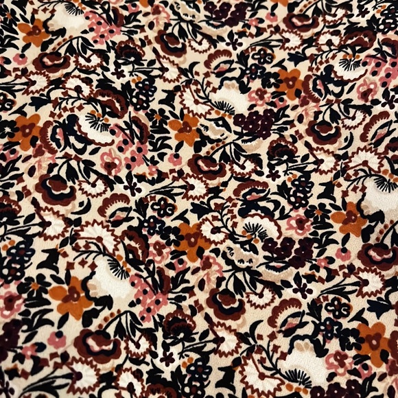 Ann Taylor short sleeve top with tie detail - Picture 2 of 3